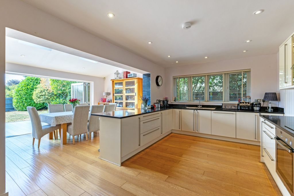 Property photo 2 of 12 Picture No. 28