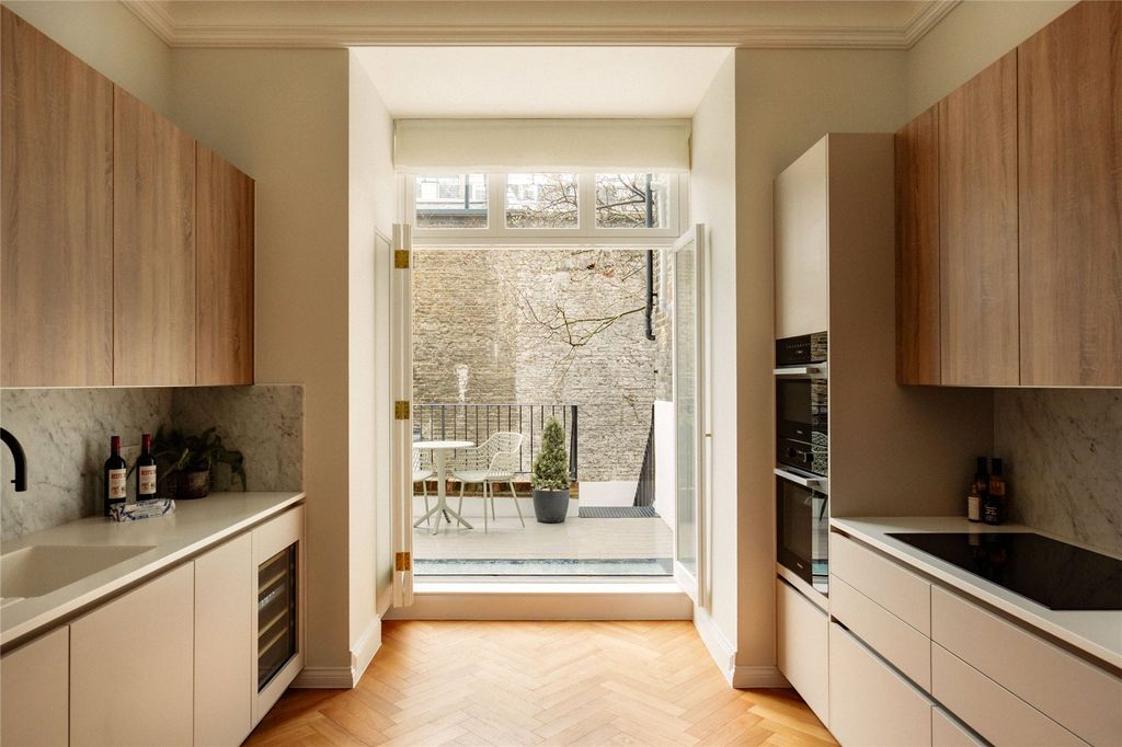 Property photo 3 of 12 Kitchen