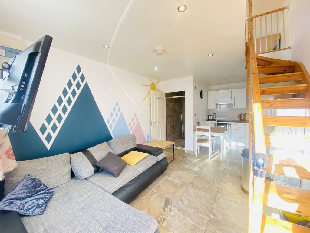 Property photo 1 of 6 One Bed Flat, Cherry Hinton Road, Cambridge, Cb1