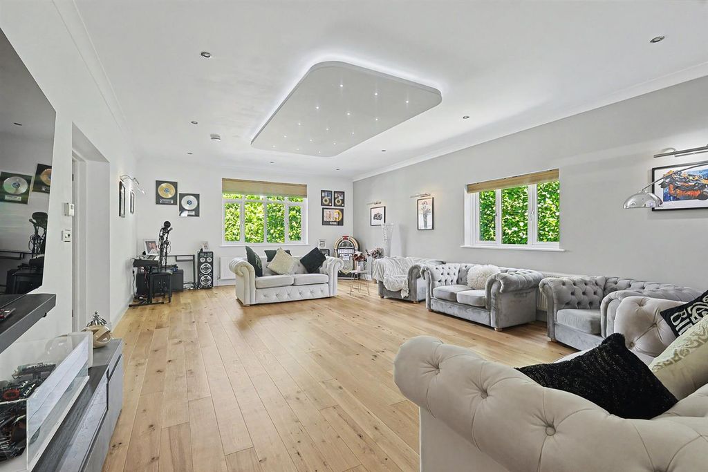 Property photo 3 of 51