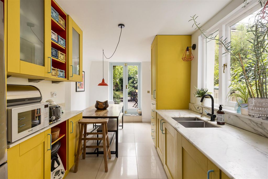Property photo 3 of 34 Grayling Road, N16
