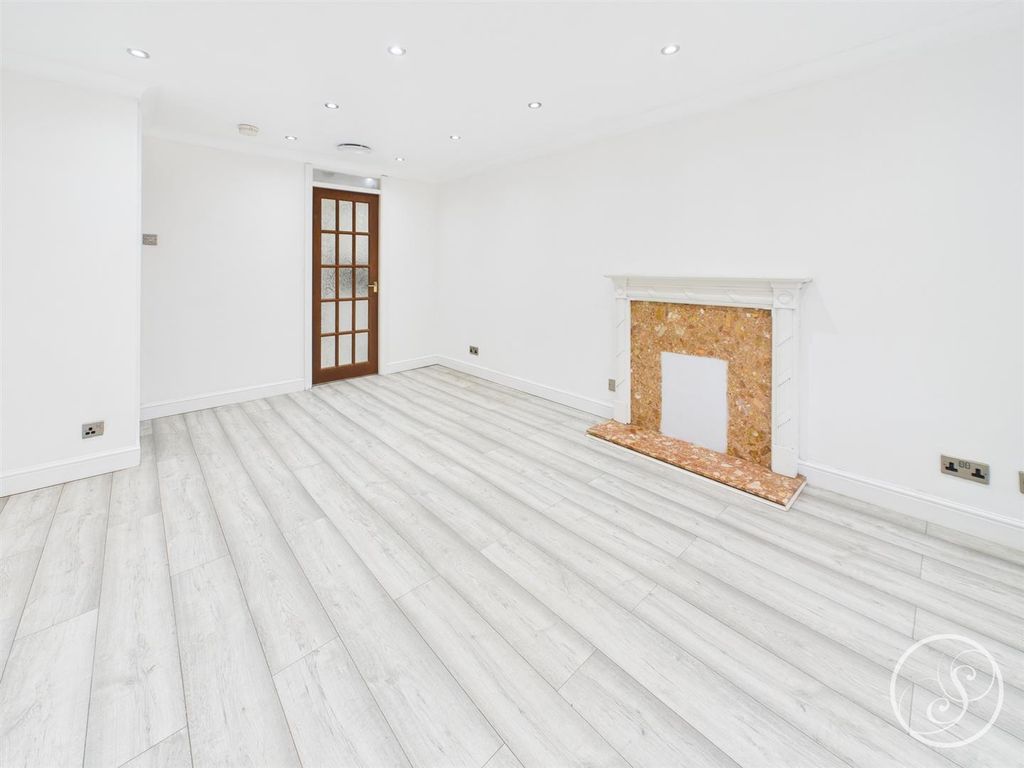 Property photo 2 of 16 Cam02071G0-Pr0782-Still030.Jpg