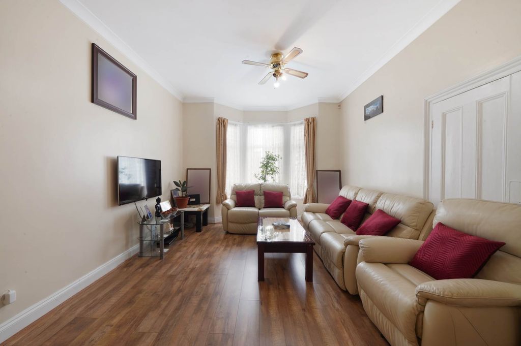 Property photo 3 of 12