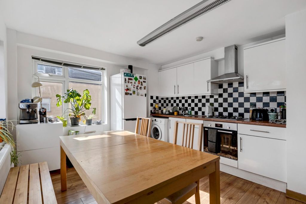 Property photo 2 of 11 Kitchen
