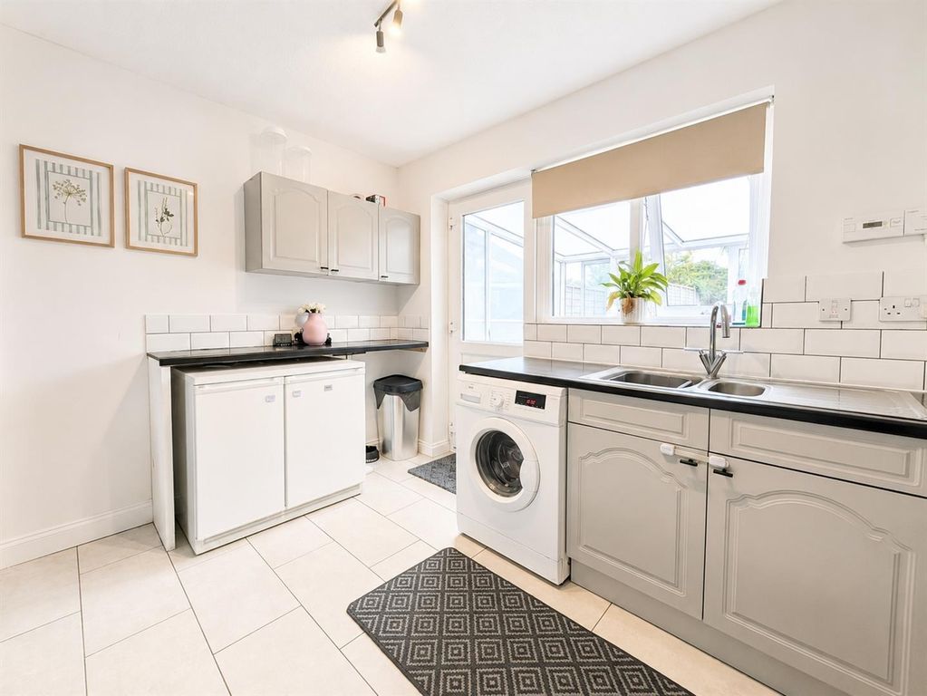 Property photo 3 of 13 Kitchen 2.Jpg