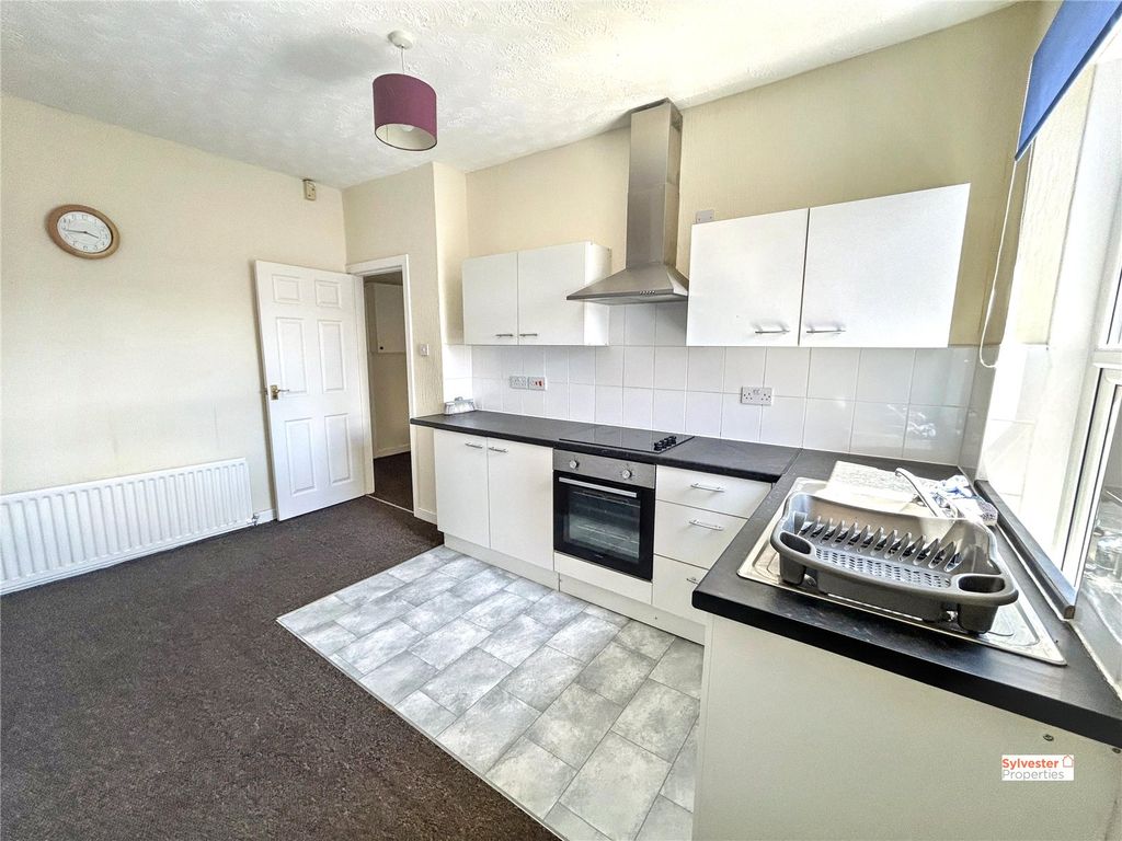 Property photo 2 of 9 Picture No. 10