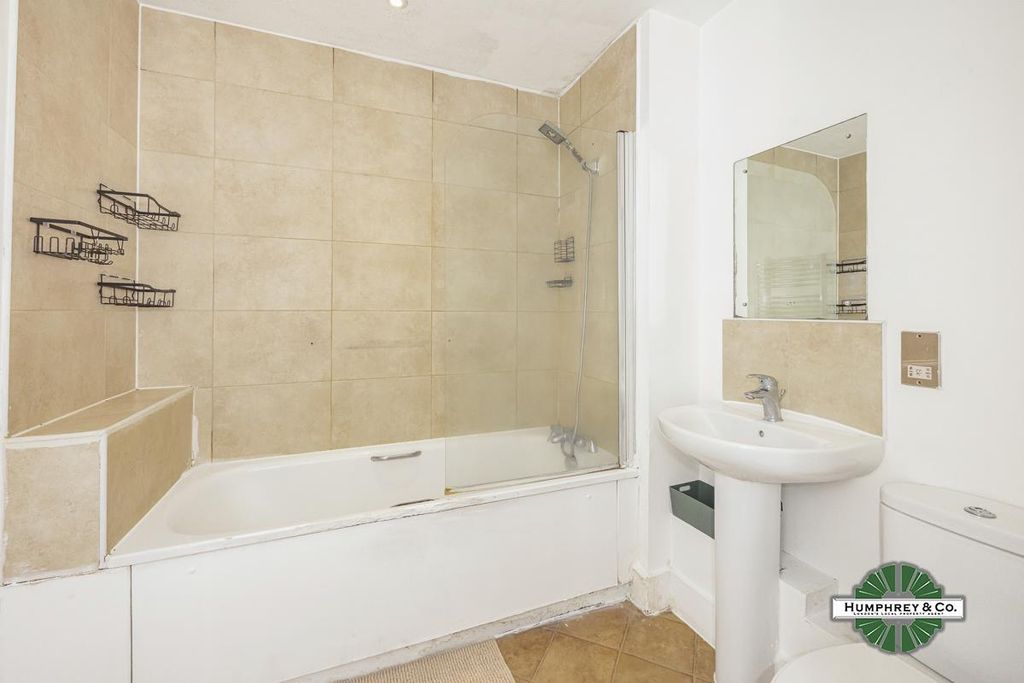 Property photo 2 of 14 31 Cambria Court 24 Sutherland Road -001.Jpg