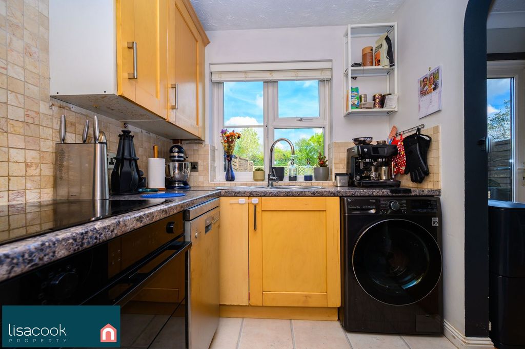 Property photo 2 of 24