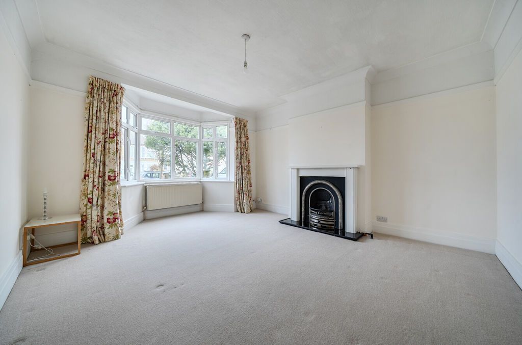 Property photo 3 of 18 Lounge Shot 1