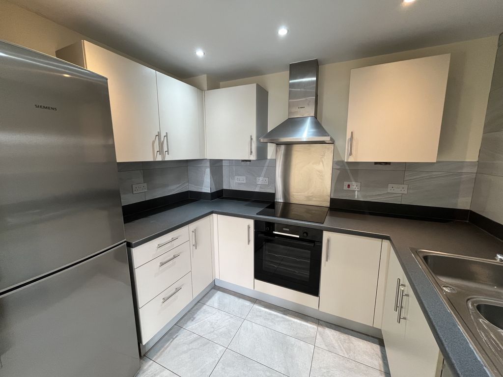 Property photo 2 of 9 Kitchen 1