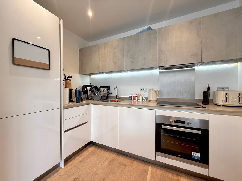 Property photo 3 of 10 Kitchen