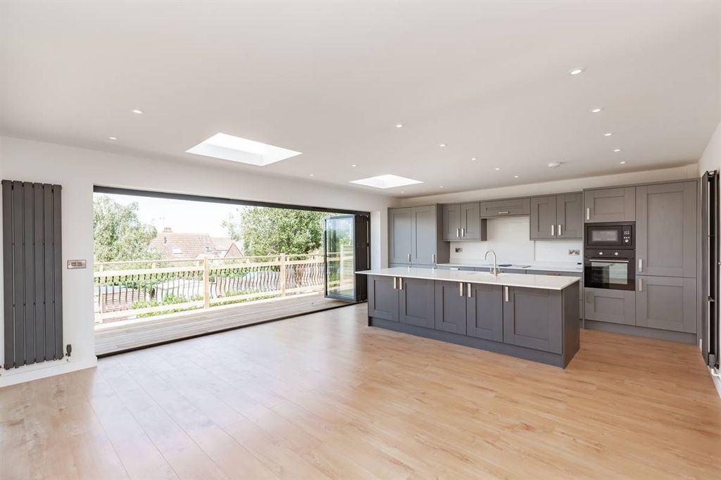 Property photo 3 of 26