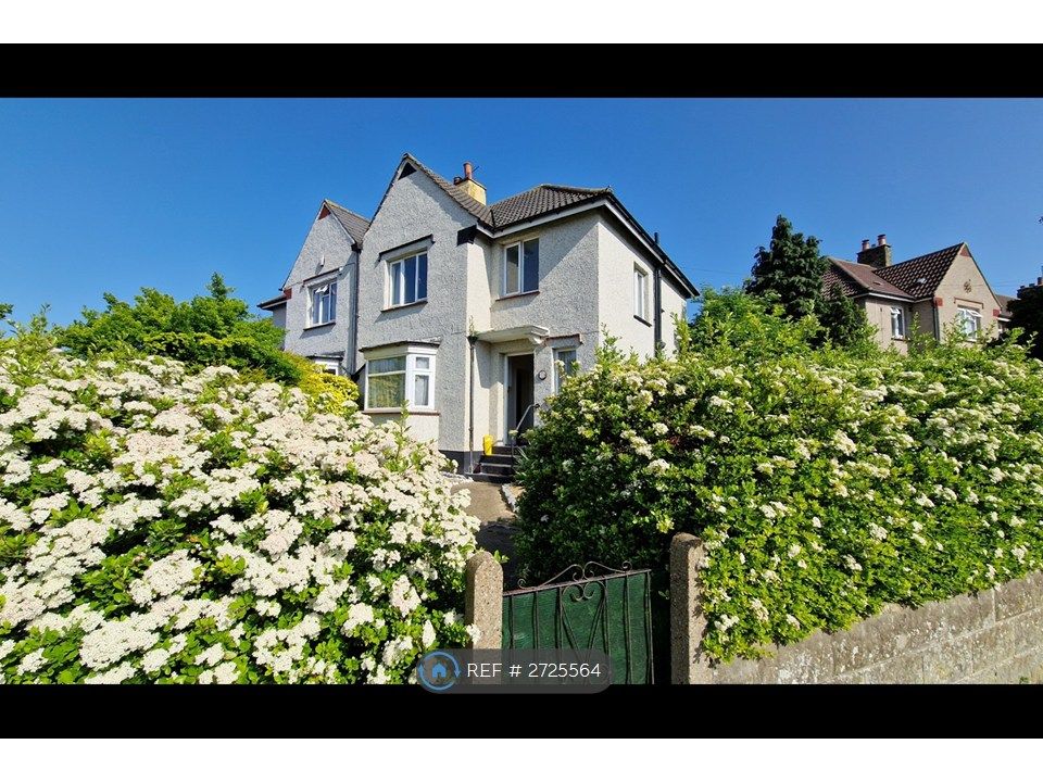 Property photo 2 of 28