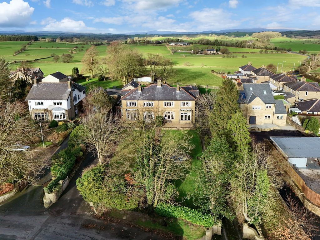 Property photo 3 of 47