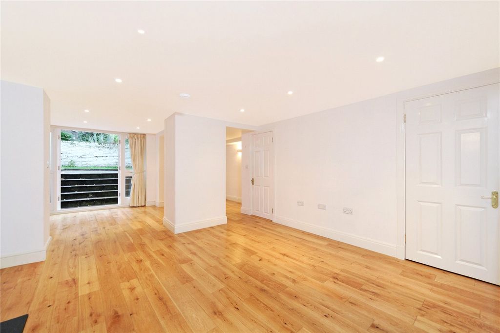 Property photo 1 of 7 Picture No. 16