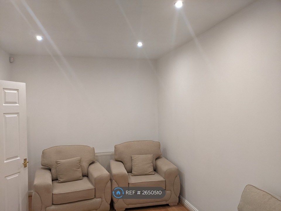 Property photo 1 of 14 Living Room