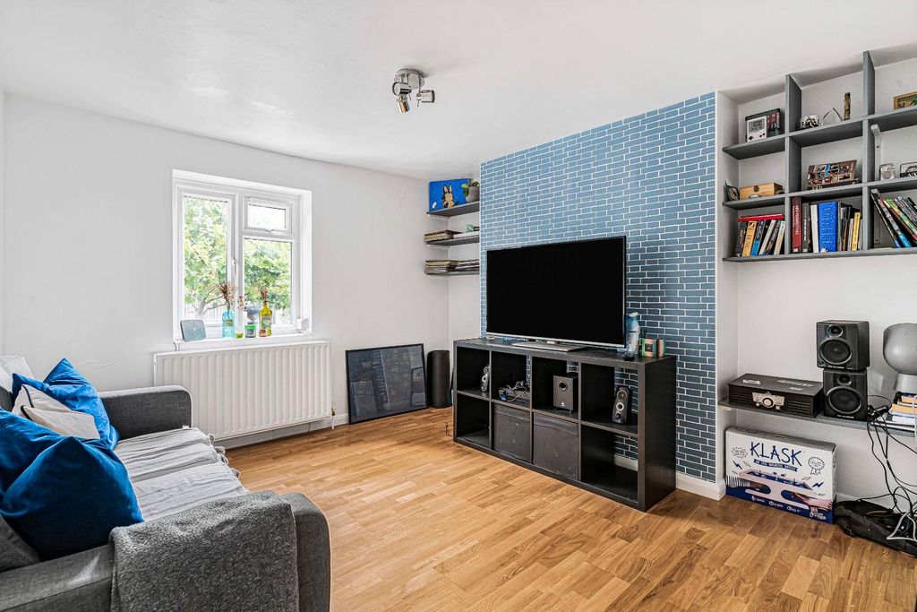 Property photo 2 of 9 5_60910.Jpg