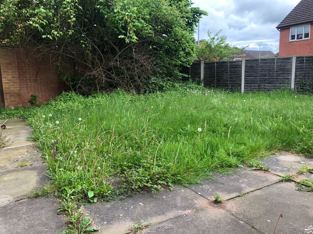 Property photo 2 of 8 Garden