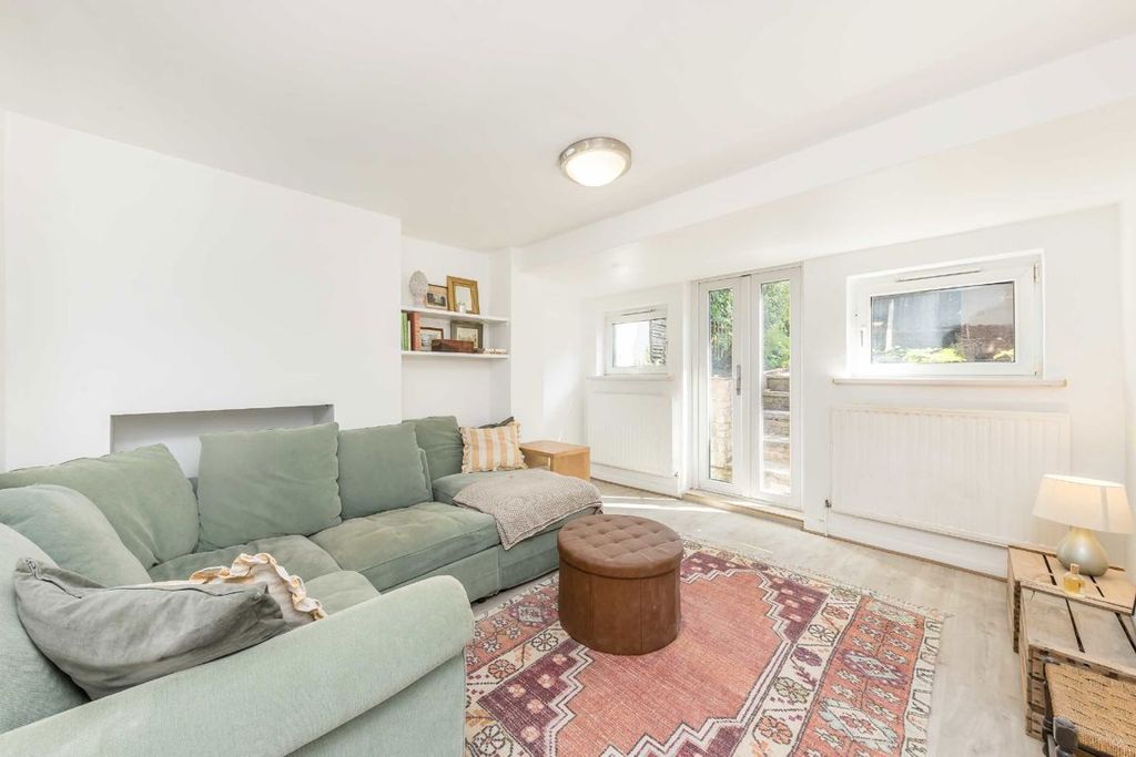 Property photo 2 of 6