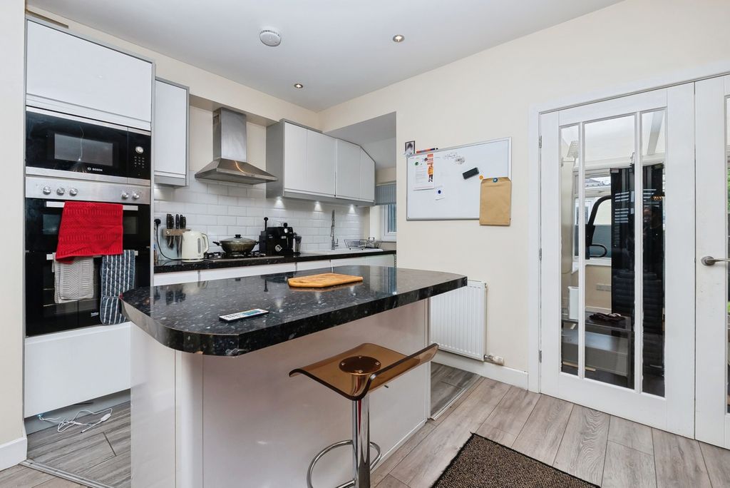 Property photo 3 of 16 Pbox-Img.Jpg