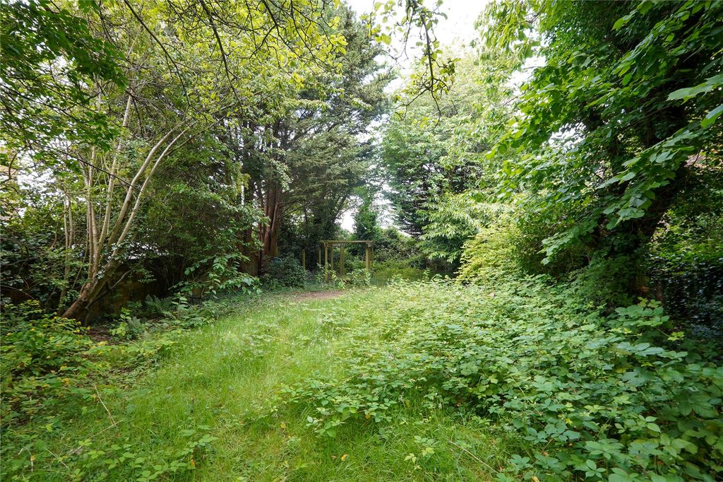 Property photo 2 of 16 Picture No. 17