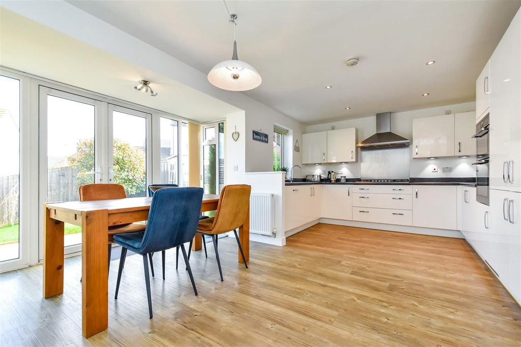 Property photo 2 of 25 Ph22_6430973.Jpg