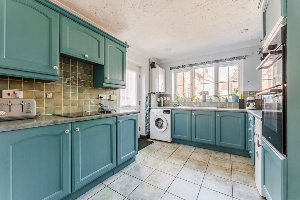 Property photo 2 of 25