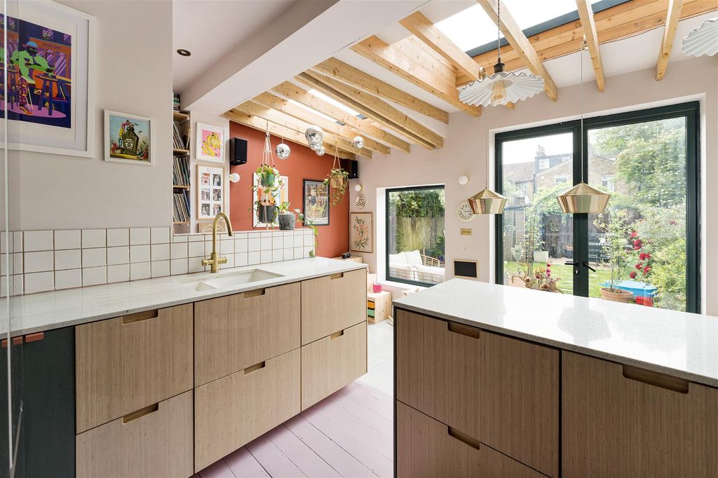 Property photo 3 of 45 Kenilworth Avenue, E17
