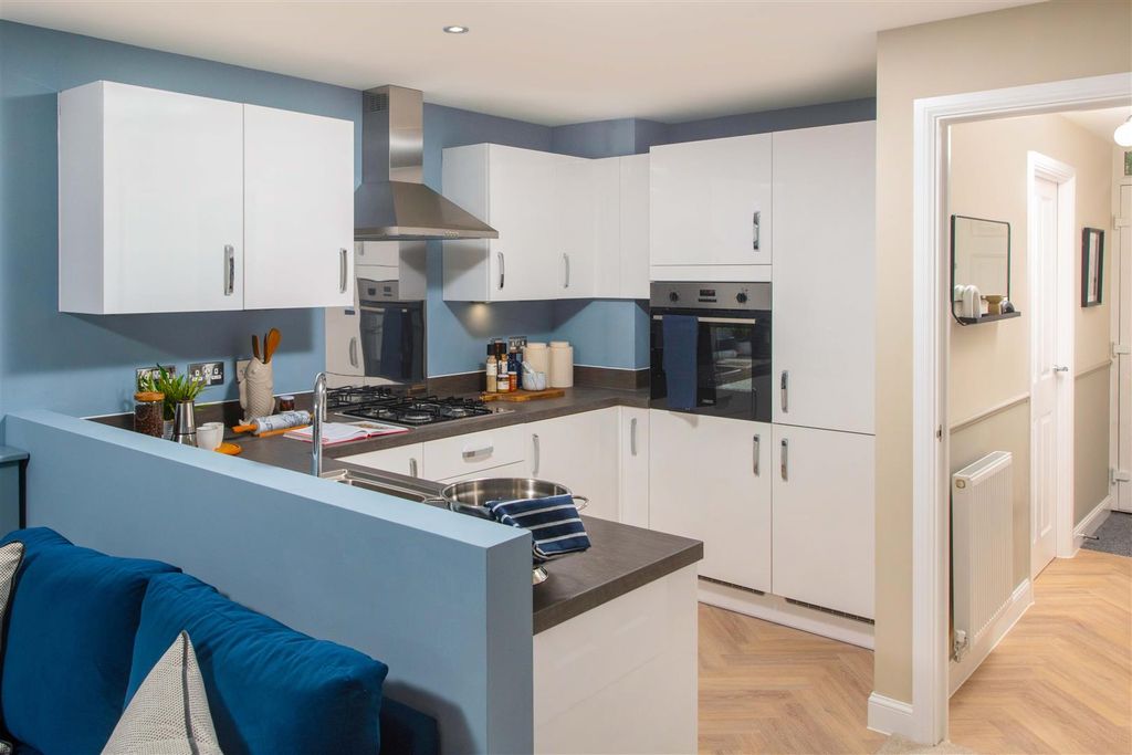 Property photo 2 of 8 Kitchen