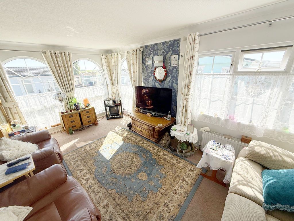 Property photo 3 of 10 Living Room