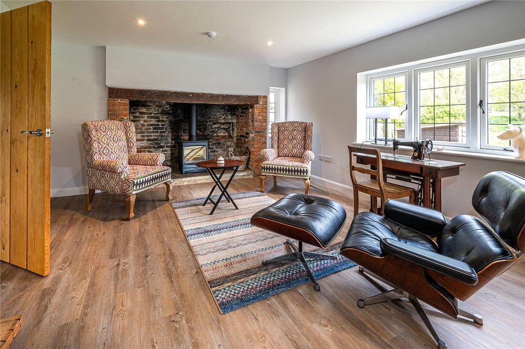 Property photo 3 of 21 Sitting Room