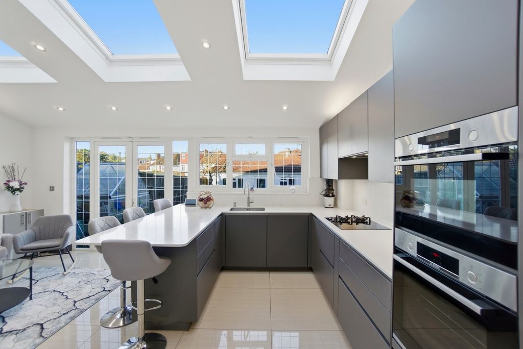 Property photo 3 of 29 4968602