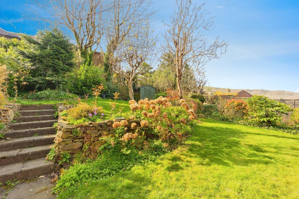 Property photo 3 of 25 Landscaped  Gardens