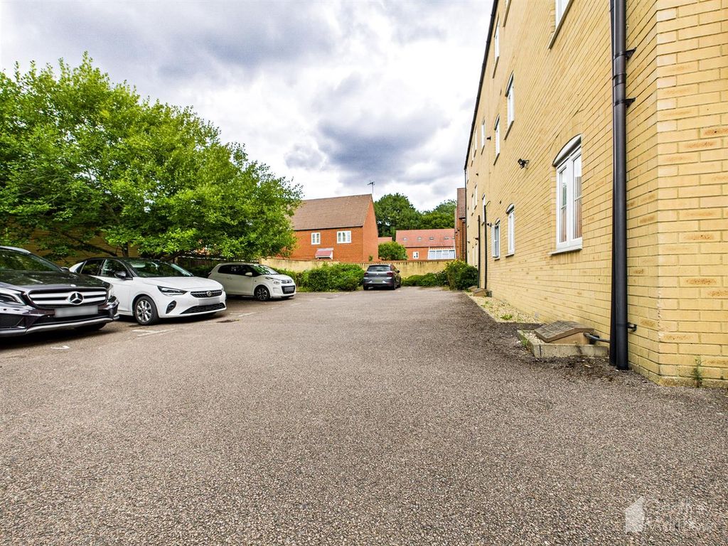 Property photo 3 of 15 Cam02365G0-Pr0328-Still005.Jpg