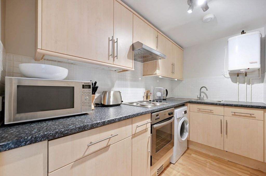 Property photo 2 of 5 Rcfbl- Farm Close- Kitchen 3 (1).Jpg