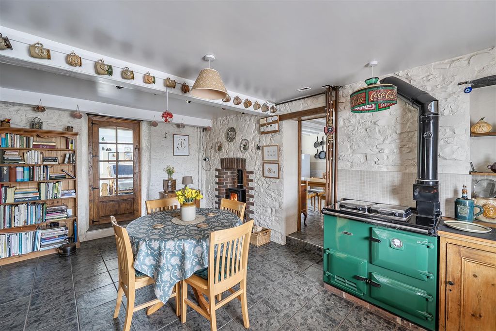Property photo 3 of 21 Kitchen