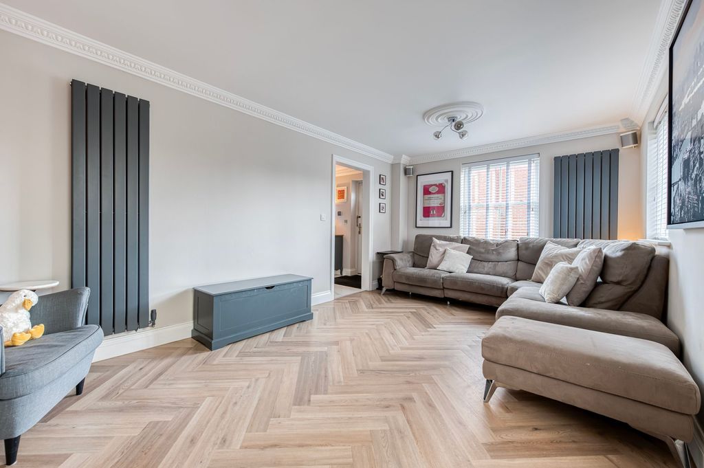 Property photo 3 of 21