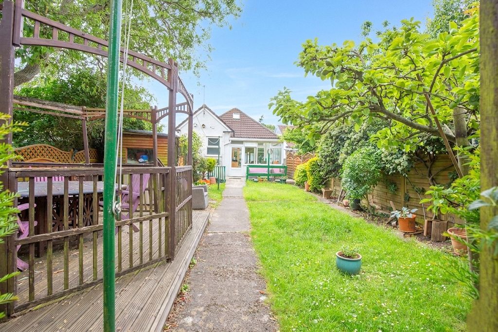 Property photo 1 of 25 Picture No. 06