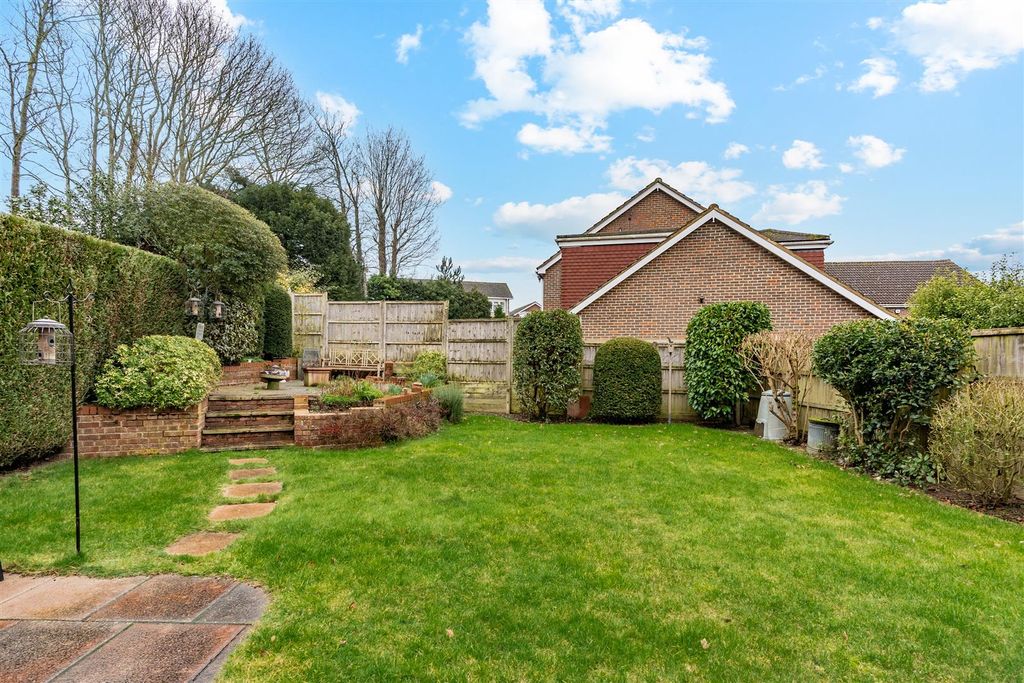 Property photo 2 of 21 Garden