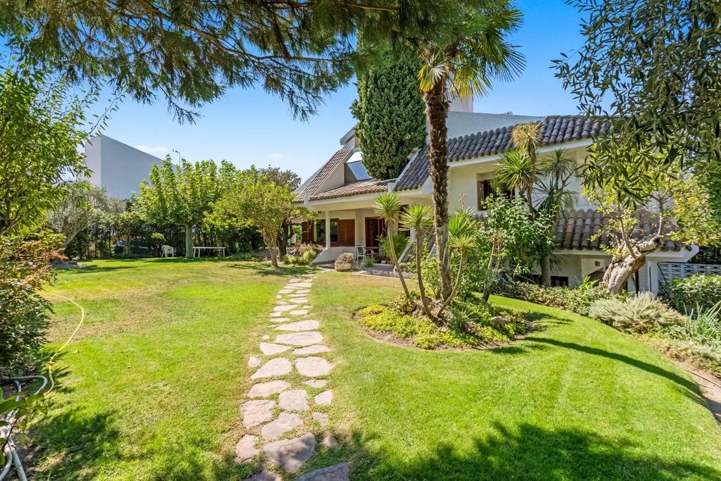 Property photo 1 of 16 Spain | Majadahonda | 8 Bedrooms | 4 Bathrooms | 500 Sqm | €1,798,000