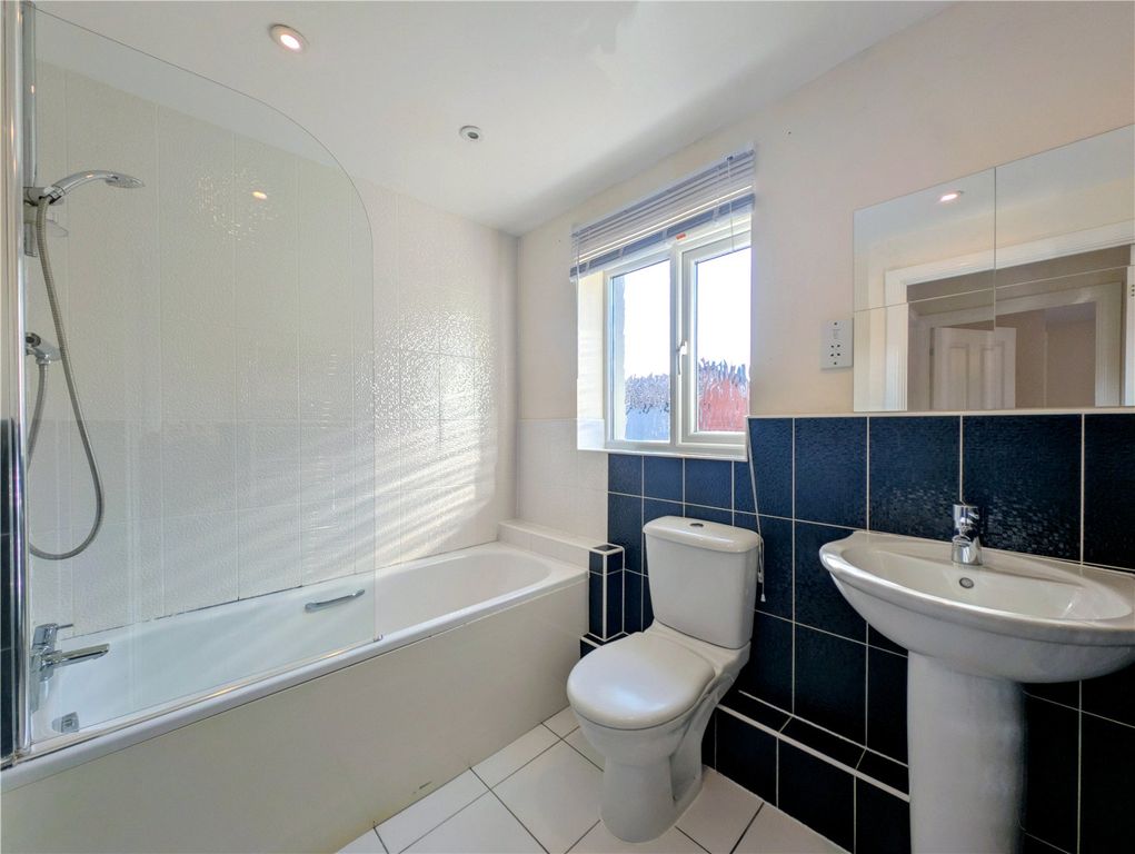 Property photo 3 of 14 Bathroom