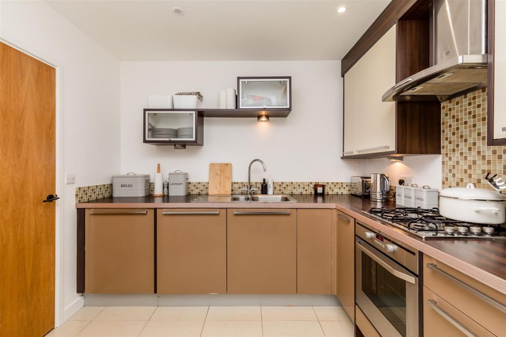 Property photo 3 of 13 Kitchen