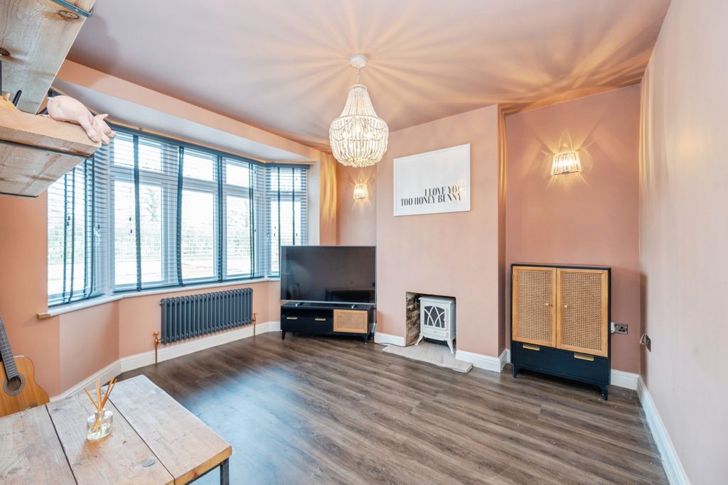 Property photo 2 of 20 63Highfieldlane-8