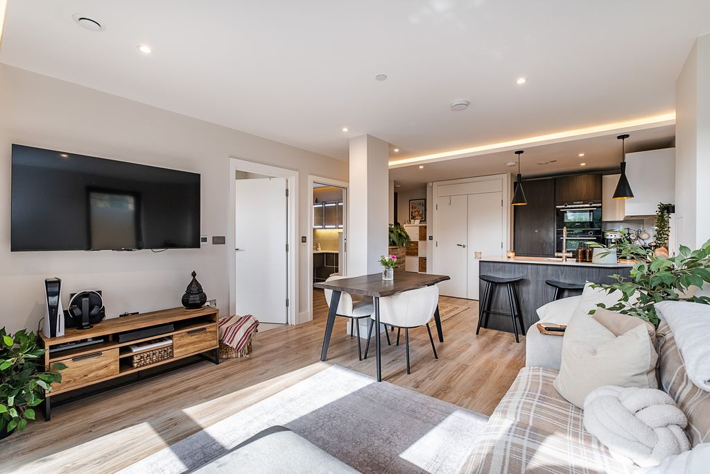 Property photo 1 of 24