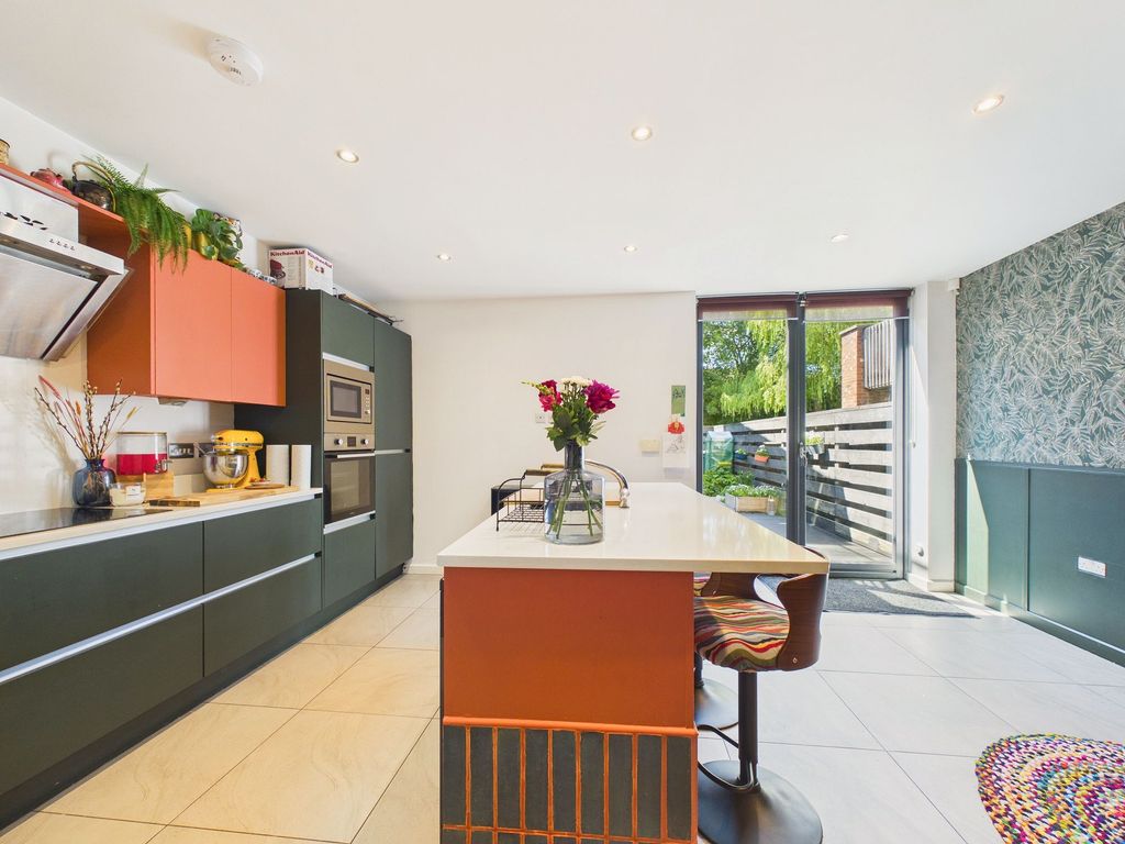Property photo 2 of 17 Dining Kitchen