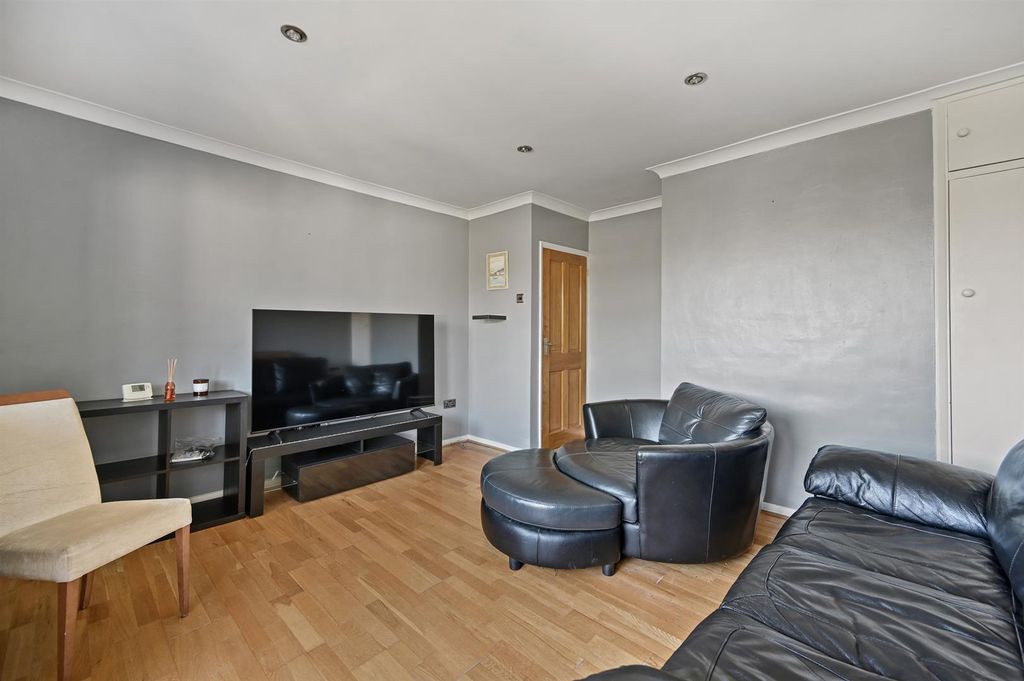 Property photo 2 of 7 Bclr - 11 Felton Close - Reception B (1).Jpg