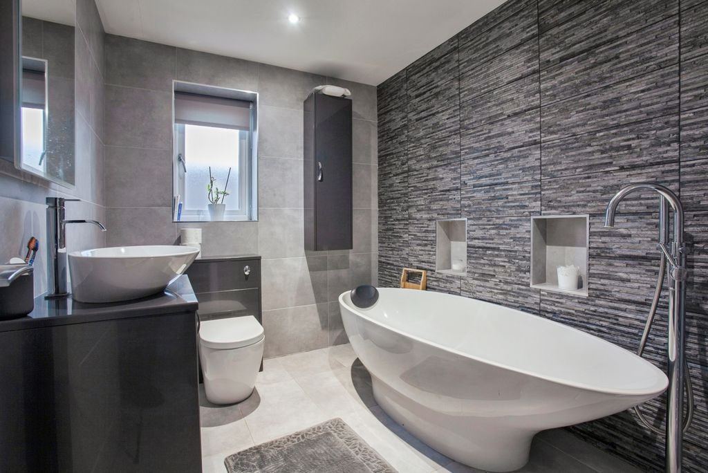 Property photo 3 of 29 Photo