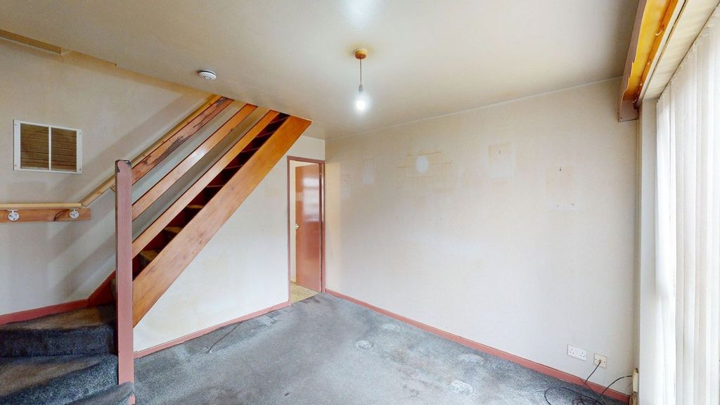 Property photo 2 of 11 Lounge