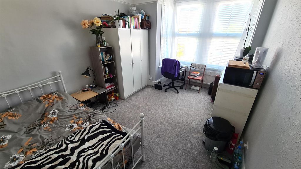 Property photo 2 of 14 Lounge