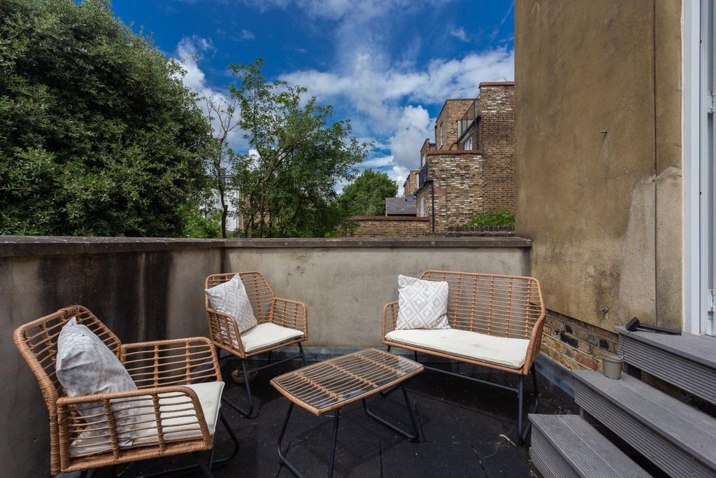 Property photo 2 of 8 Terrace